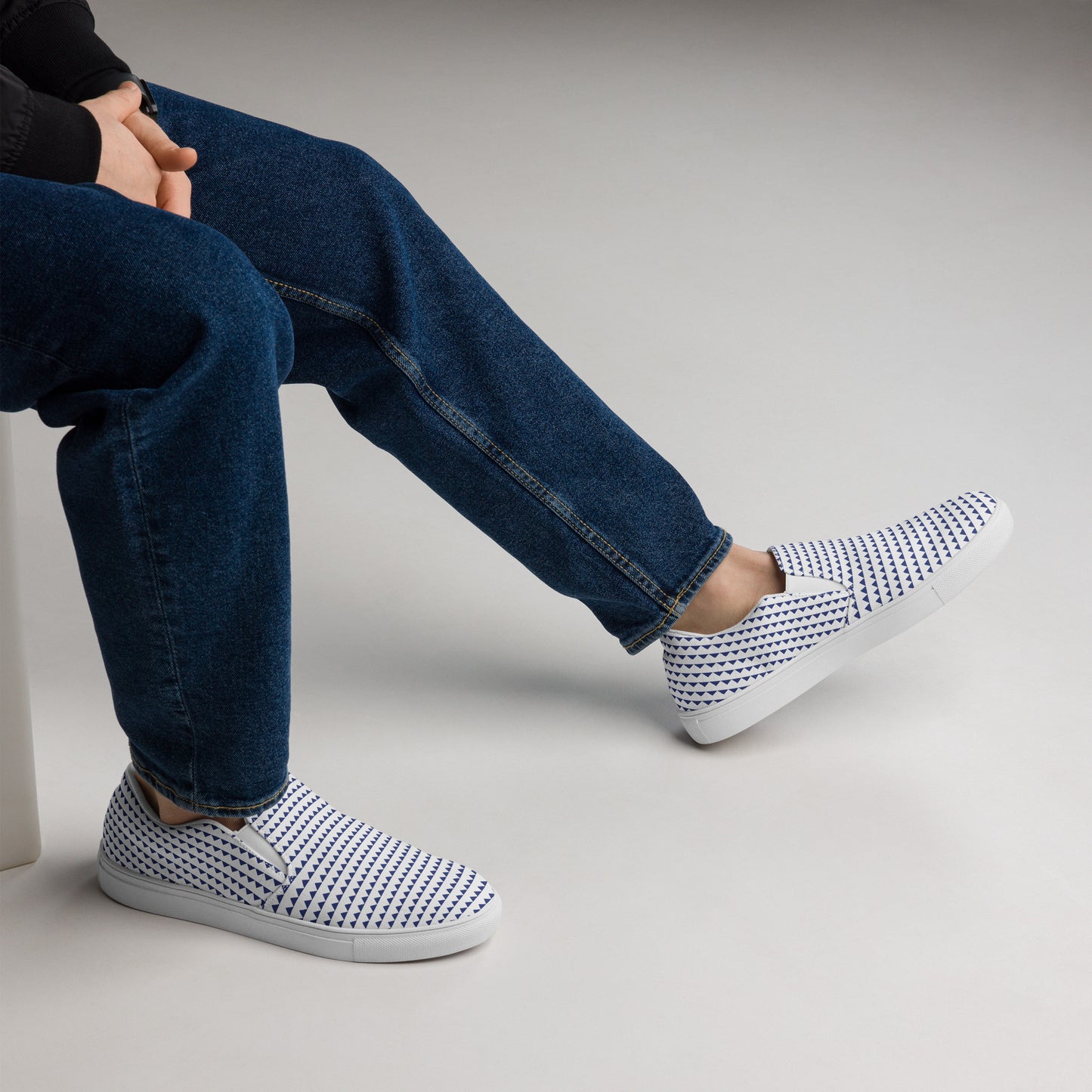 Men’s slip-on canvas shoes